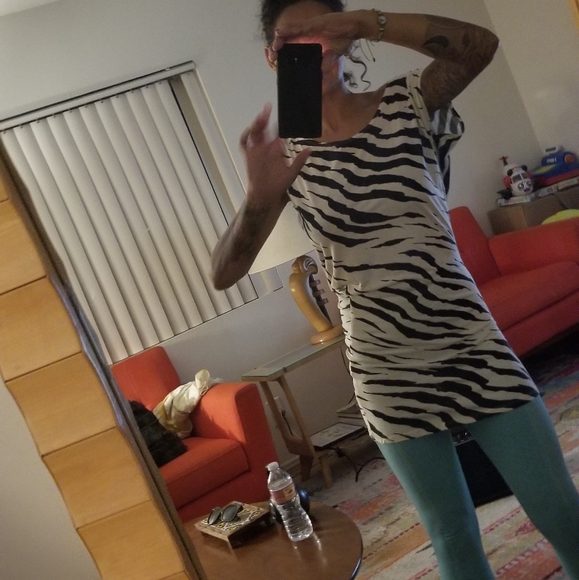 Mini dress, Blk & white zebra print. Size 2-4 - Picture 3 of 6